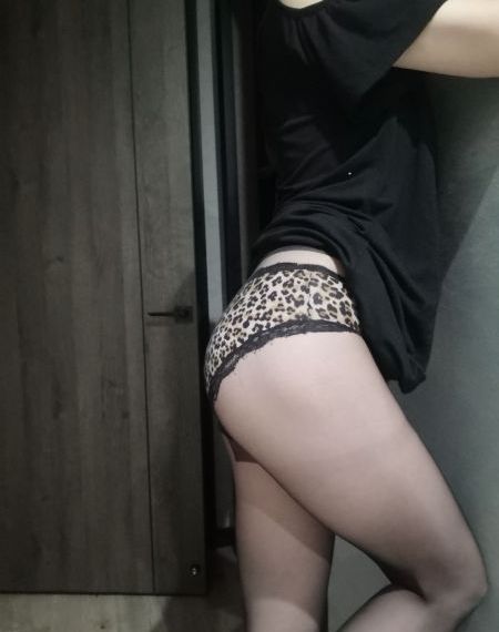 朋友变成黑皮辣妹_欧美电影在线